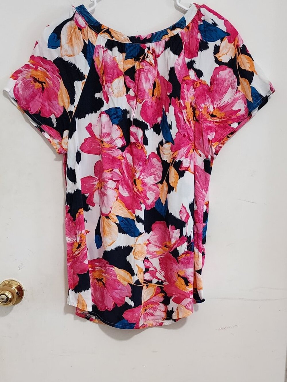 St John's Bay Ladies Tee, Size L - Picture 2 of 6